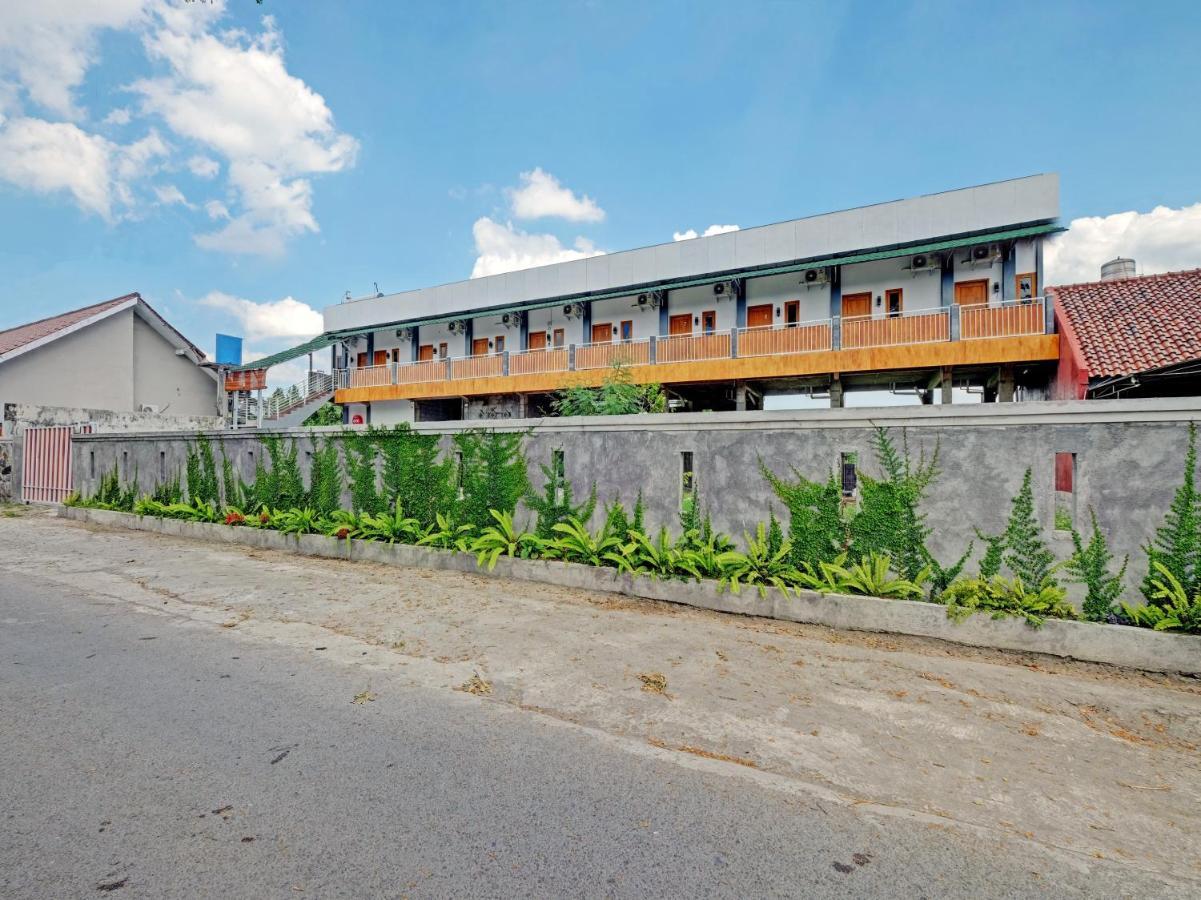 Oyo 90325 Pondok Dnayu Syariah Jarakan 外观 照片